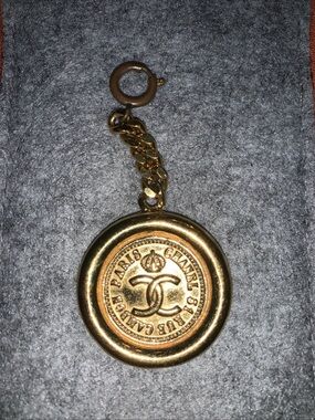 Vintage CHANEL Gold Medallion Chain Charm